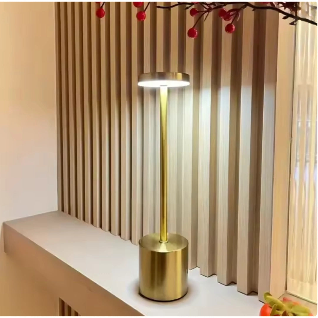 置くだけで、部屋がすっと整う。Hikari One LEDテーブルランプ